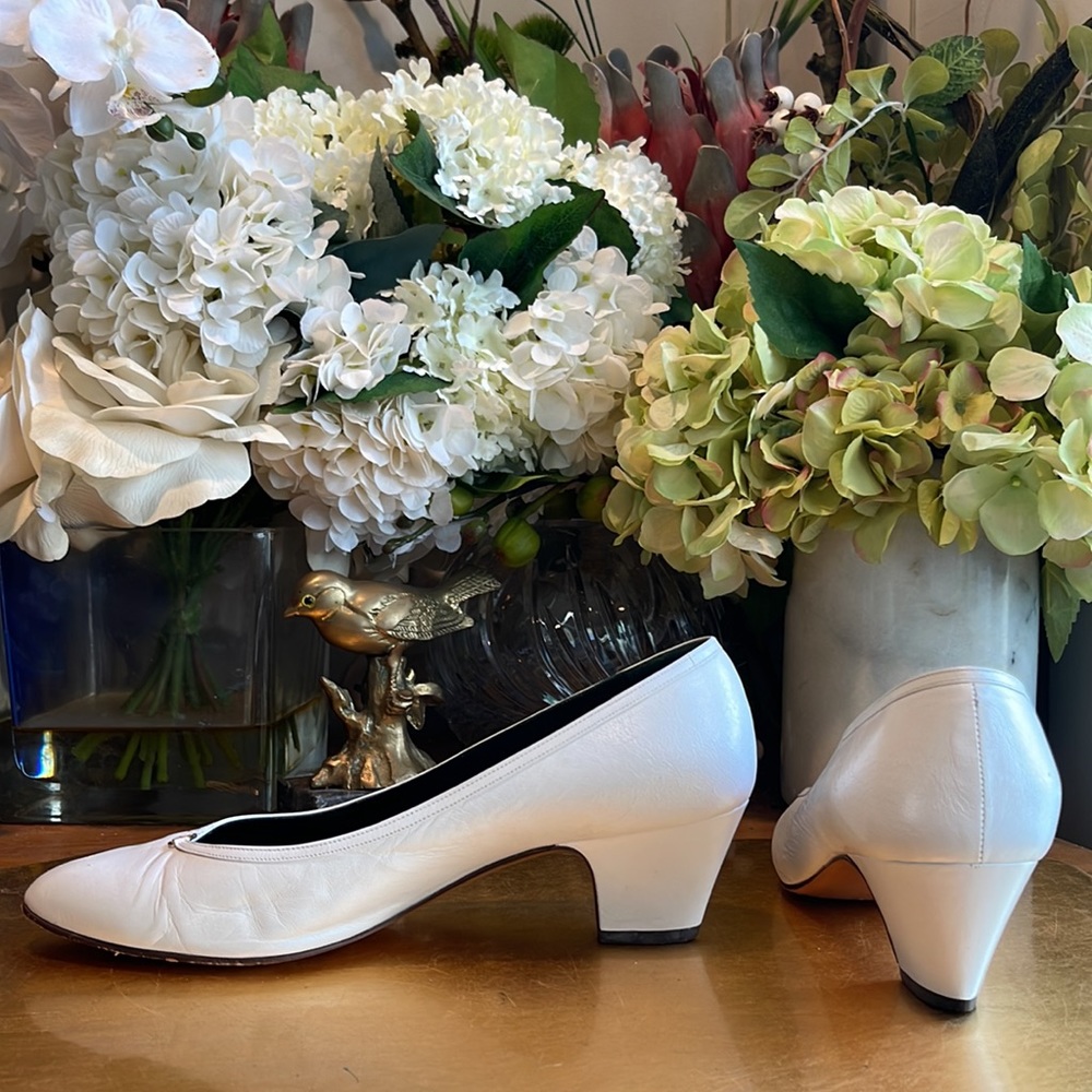 Gucci Logo Heels in Bright White Leather | ULTRA RARE! - Picture 4 of 16